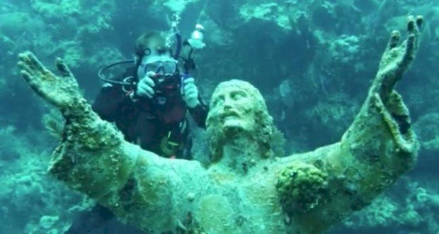 UNDERWATER MYSTERIES- WHATS JESUS DOING UNDER WATER?