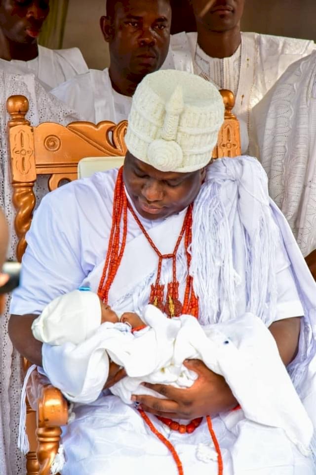 OONI MAKES A SPECIAL APPEARANCE WITH THE NEW SON AMID SPIRITUAL RITES