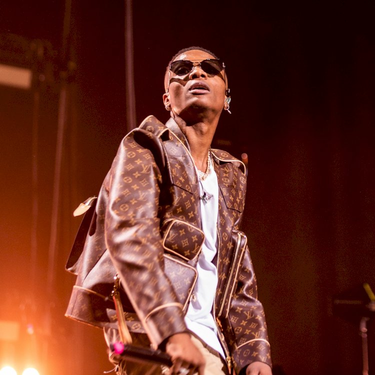 REACTIONS AS WIZKID BAGS APPLE MUSIC AFRICAN ARTISTE OF THE YEAR AWARD.